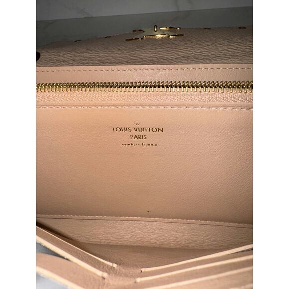 Louis Vuitton Wallet in Light Pink - Excellent Condition - Picture 5 of 8